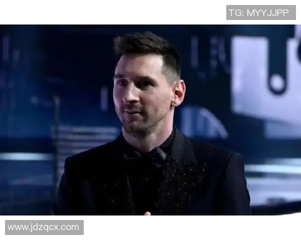 法国足球明星因感人时刻泪洒赛场引发球迷热议与共鸣