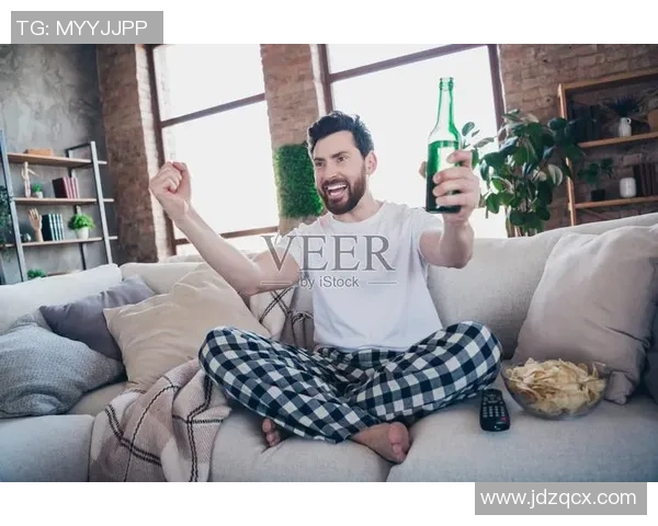 男款睡衣足球明星时尚潮流解析，舒适与风格兼具的完美选择