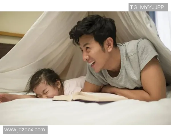 足球明星与女儿甜蜜互动瞬间展现温馨家庭生活的美好画面 足球明星与女儿甜蜜互动瞬间展现温馨家庭生活的美好画面