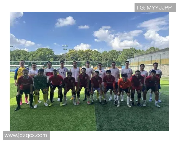 足球新手必看:掌握团队协作提升比赛表现的实用技巧与建议 足球新手必看:掌握团队协作提升比赛表现的实用技巧与建议